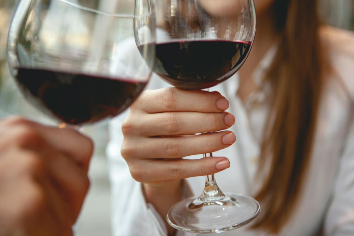 Peut-on boire de l'alcool quand on est sous cortisone ? Quels risques ?