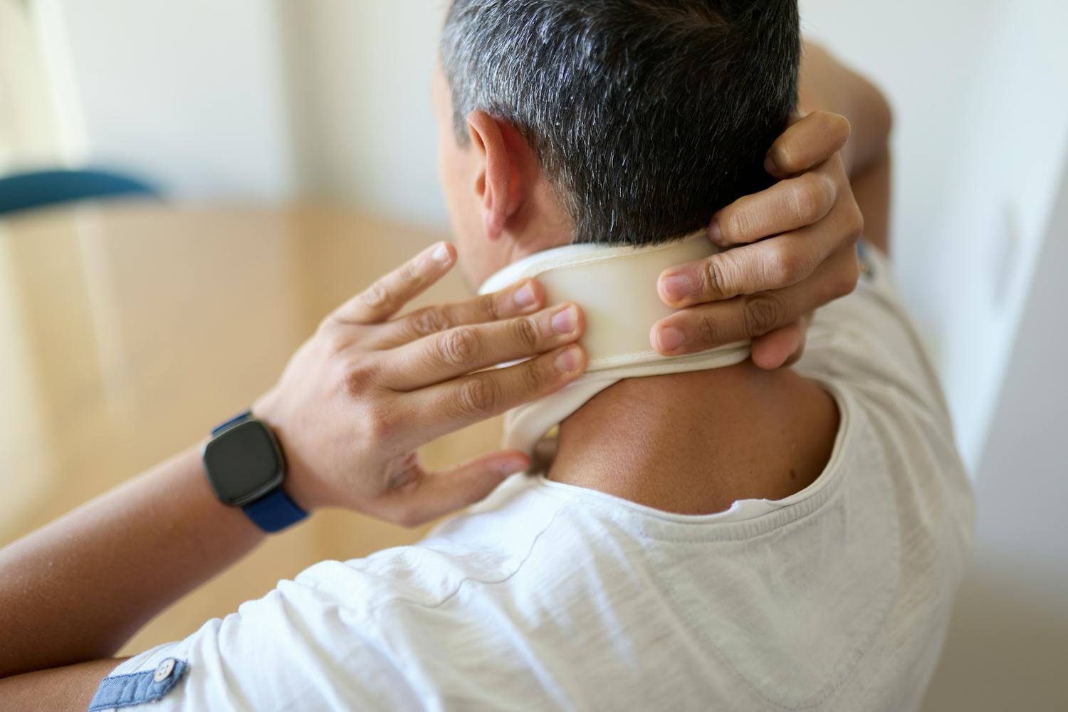 Bien ajuster une minerve cervicale : nos conseils pratiques