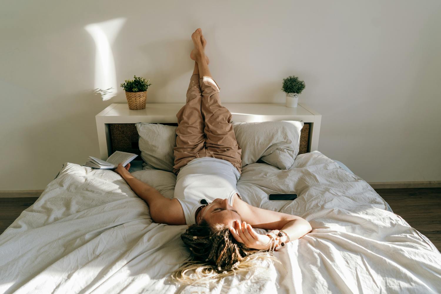 Jambes lourdes : combien de temps faut-il surélever ses jambes ?